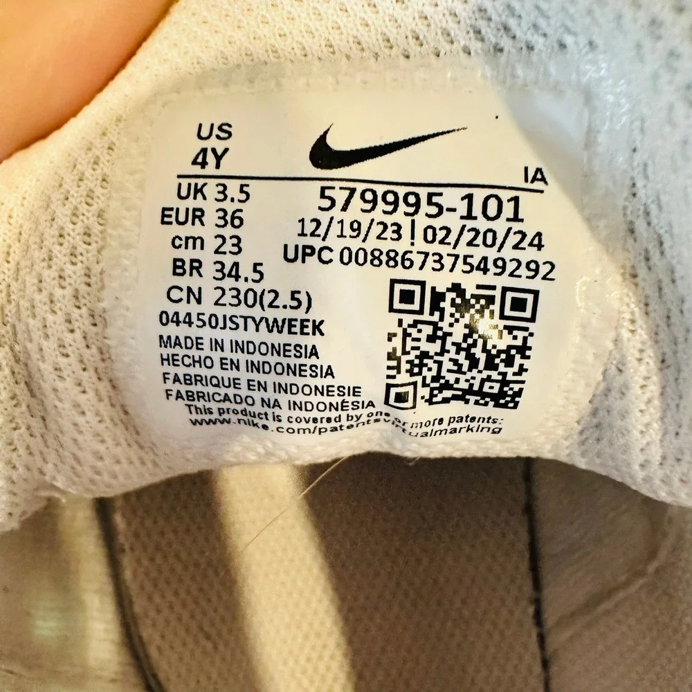 Nike Air Max IVO Kids Youth 4Y White Red Good 579995-101 Sneakers Sporty School‎